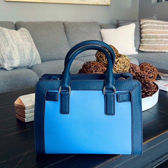 Brand NEW never been used blue Micheal Kors Mini hand bag. - Picture 5 of 6